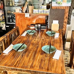 １～４名様がご利用頂けるテーブル席です。お一人様でのご来店もお待ちしております