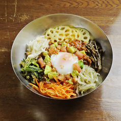 アボカドとトマトドライカレービビンバ