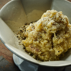 チーズと黒胡椒のおつまみポテトサラダ