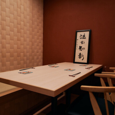4名様まで着席可能な完全個室。畳の香りが清々しいお座敷風のお席です。