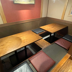 【最大14名様向け】テーブルを繋げて、最大14名様までご利用いただけます。お得な飲み放題やコースも多数ご用意しております。ご予約はお早めに！
