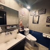 カバン掛け、コート掛け、マウスウォッシュ、デンタルフロス、消臭剤、生理用品を完備