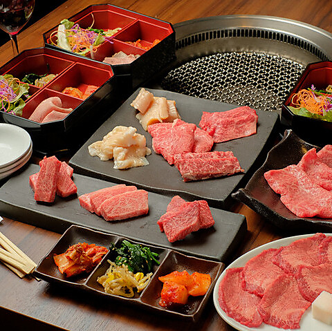 【駅徒歩3分】精肉卸直営ならでは！極上肉をリーズナブルに楽しめる黒毛和牛専門店