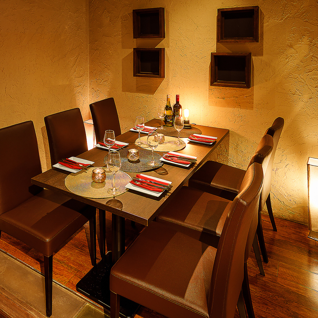 大人な雰囲気が漂う店内は、少人数様から団体様まで幅広いシーンに対応しております◎