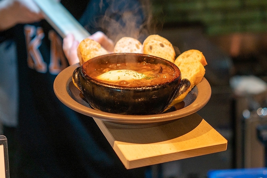 大人気の『和牛スジの八丁味噌煮込み』