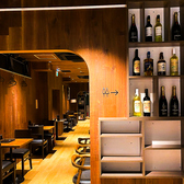 《神田駅徒歩20秒◎日中韓の美味を堪能♪飲み放題コースも充実》5色小籠包やフカヒレ餃子、もっちりチヂミなど、日中韓の逸品を気軽に楽しめる「さくら餃子酒場神田店」♪生ビール含む2時間飲み放題付きコースは、女子会や会社宴会、デートにもぴったり◎おしゃれなカフェ風空間には、2階個室や丸テーブル席も。