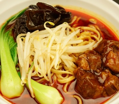 牛肉の醤油煮込みの激辛麺