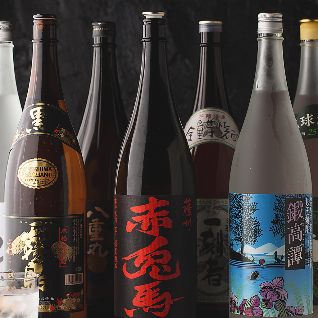 全国各地より厳選日本酒・焼酎を取り揃えております！お好みの一杯をどうぞ！