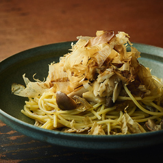 かつおぶしとバター醤油香るきのこスパゲティ