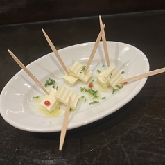 クリームチーズの酒粕漬け　オリーブペッパー