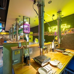 カウンター席は、目の前で焼肉を楽しめる特等席。デートやサク飲みに最適です◎