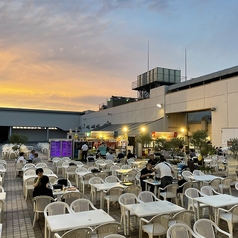 【川越唯一のビアガーデン◎】会社の歓送迎会・打ち上げ・飲み会・ご家族で！気の合う仲間と・女子会・カップルなど色んなシーンで♪綺麗な夕陽を見ながら外で気持ちよく乾杯！