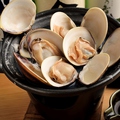 料理メニュー写真 桑名産天然蛤の陶板焼き