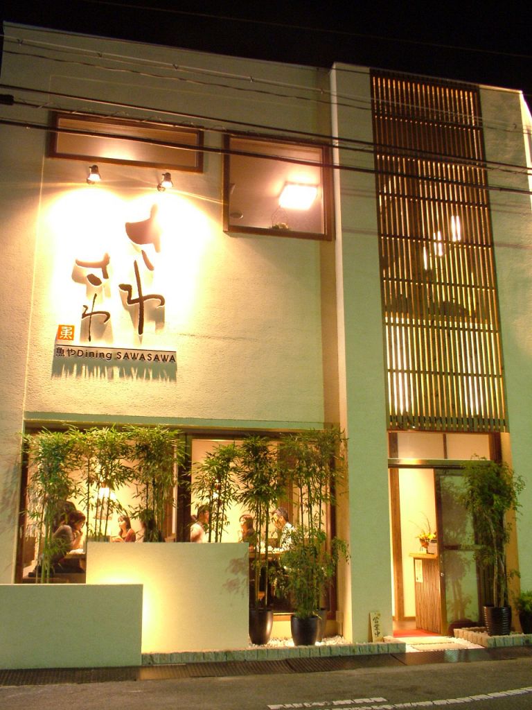 姫路駅南口から徒歩3分！この外観が目印。