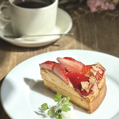【春季限定】ストロベリーカスタードタルトの写真