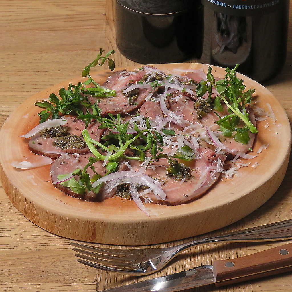 味はもちろん見た目でも楽しめるシェフ厳選の料理をご提供いたします！日替わりメニューもおすすめ♪