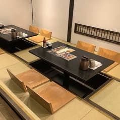 当店不動の人気のお席が、こちらの2名様～12名様までご利用いただける掘りごたつ席。腰を据えて呑みたいお客様におすすめ。