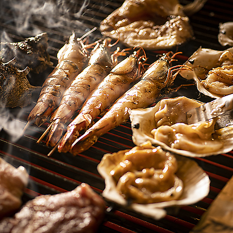 嬉しい「食べ飲み放題」もあり☆産地直送の海の幸・山の幸を炉端焼きで堪能できる店♪