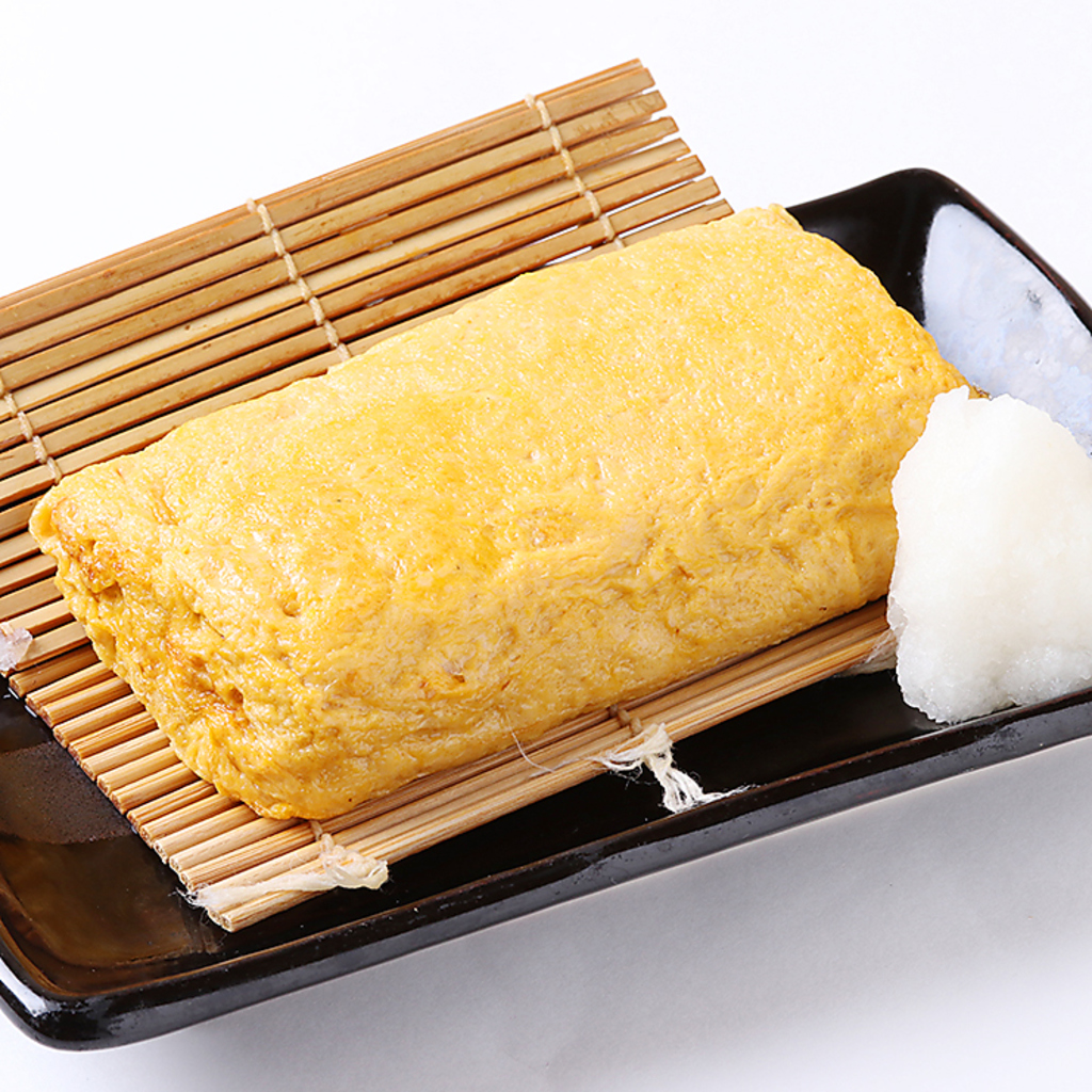 時間はかかるがうまい！たっぷりの出汁が溢れそうなだし巻玉子450円。チーズトッピングもおすすめ。