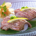 料理メニュー写真 炙り熟成牛タン握り寿司　一貫