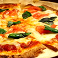 料理メニュー写真 マルゲリータピザ／タラモピザ