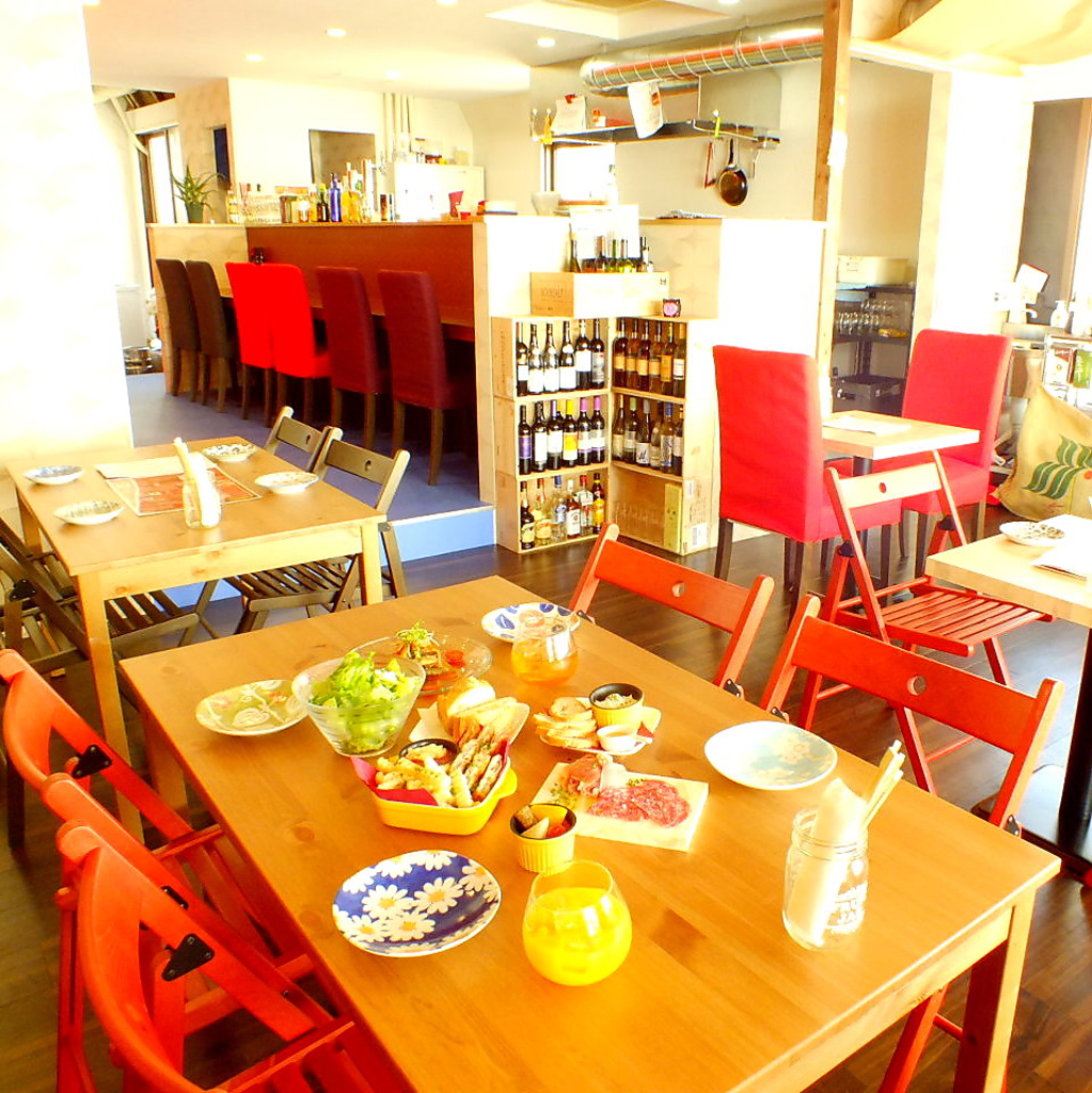 オシャレな店内はレイアウト・装飾自由にご利用いただけます！