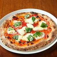 石窯ピザは香ばしさともちもち感の絶妙なハーモニー◎