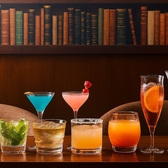 日本、中国、韓国のお酒やワインなど多種多様なラインナップ！日本のお酒は山崎ハイボールの他、桜花と桜葉を使用したクラフトリキュール「奏」がイチ押しです♪さらに飲みやすい日本酒も3種ございますのでお楽しみください！中国のお酒は紹興酒10年や焼酎をご提供！韓国のマッコリもございます。