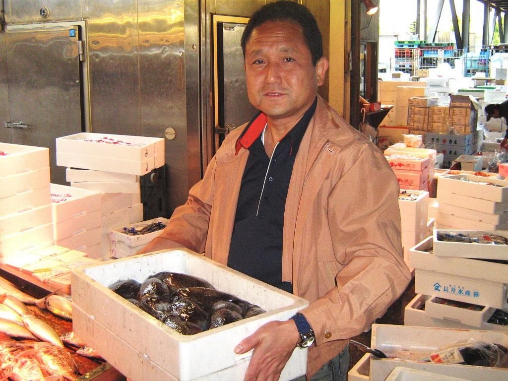 （Ａ）社長自らが、全国各地に行き、旨い鮮魚を目利きして調達しているから！！