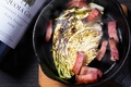 料理メニュー写真 春キャベツとゴロゴロベーコンの釜焼きステーキ