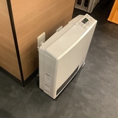 店内エアコンとは別にガスヒーターを窓際中心に4台設置。豪雪日も寒さを気にせず安心してご利用いただけます。