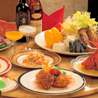 40種を超える食べ放題と豊富な本格点心をご提供