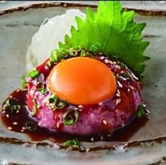 和牛トロタルタルユッケ