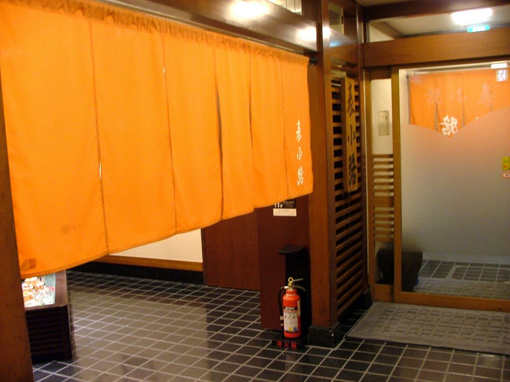 入り口からご案内。