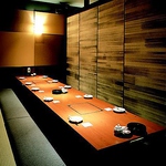小・中規模のご宴会や接待利用に。広々とした個室席を多数完備しております。