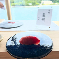 目の前で繰り広げられる華麗な手捌きと包丁捌きに感動