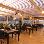 開放的な空間が魅力のビアガーデンは特別な時間にぴったり！屋根はもちろん、風除けも完備！！