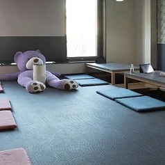 【3階掘りごたつ】(2~4名様×8卓)2~4名様でゆったり過ごせる快適な掘りごたつ席。程よい距離感で会話も弾み、小規模な飲み会や友人とのお食事など様々なシーンに最適です。