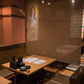 広々としたテーブル席をご用意し会社宴会に最適な環境を整えています。リラックスした雰囲気の中で心地よい時間をお過ごしいただけます。大人数でも対応可能なスペースで、特別なイベントを盛り上げるお手伝いをいたします。