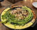 料理メニュー写真 ブランド栗豚使用ミナリ（セリ）サムギョプサル