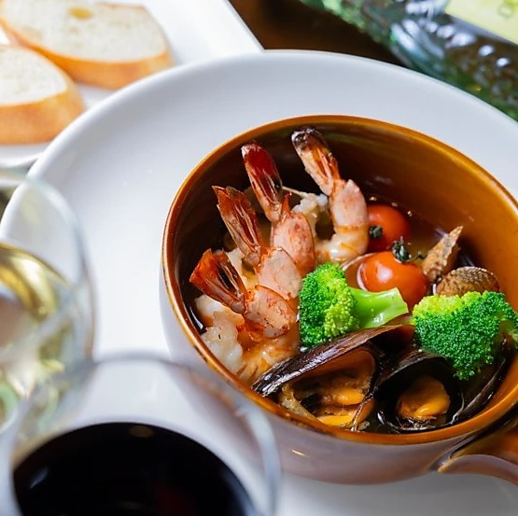 新鮮な食材をふんだんに使った料理が、特別な時間を演出いたします！