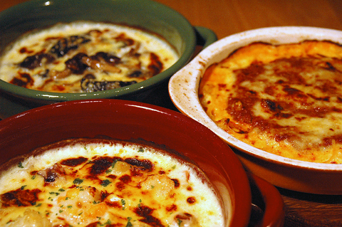 外観はおとぎ話に出てくるおうちのよう！手作りにこだわった洋食の数々。