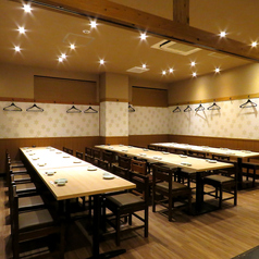 【最大50名様までご利用可能】＜10名以上・20名以上・30名以上用途に応じた個室有＞人数や用途に合わせたお席をご用意可能です。新年会など各種会社宴会や、同窓会、二次会など様々なシーンにご利用いただけます。大人数でのご宴会もお気軽にご相談ください。