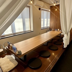 【お座敷タイプのお席を完備】女子会や少人数宴会にもご利用ください！