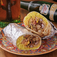 本場仕込みのタコスとブリトーが看板メニューです