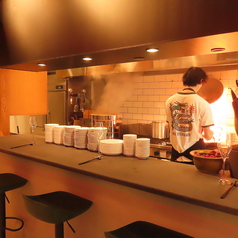 カウンター席は4席ございます。