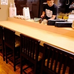 4席限定の贅沢な空間！予約必須！親方が目の前で調理してくれるので、見て楽しい・食べて美味しい☆