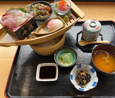 刺身と漬けの舟盛り丼