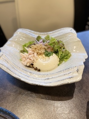 おぼろ豆腐と木の子のキヌア納豆ドレサラダの写真