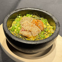 ズワイ蟹とウニの石焼メシ
